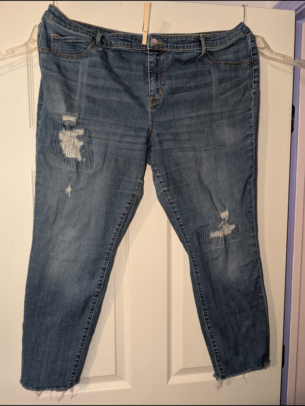 Ava & Viv Distressed Raw Hem Power Stretch Cropped Ankle Jeggings